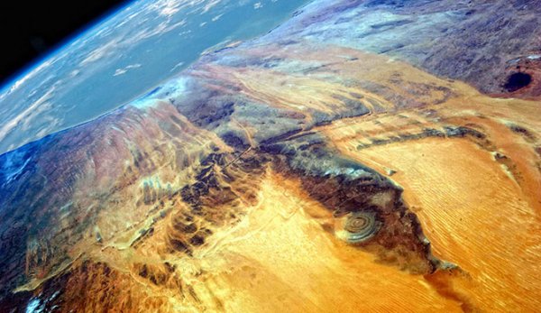 Кольцевая структура Глаз Сахары, которую видно из космоса (7 фото)