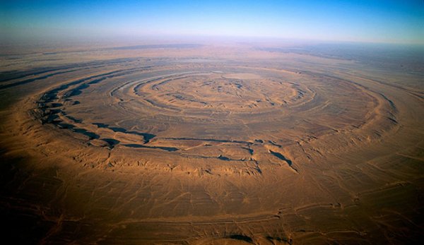 Кольцевая структура Глаз Сахары, которую видно из космоса (7 фото)