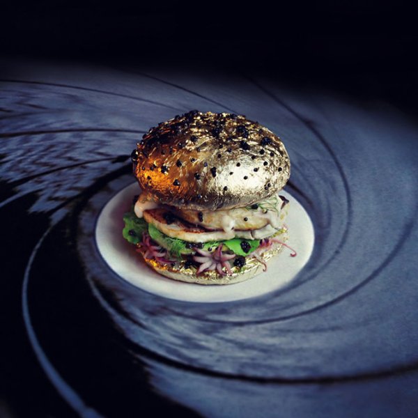 Необычные гамбургеры со всего света (9 фото)