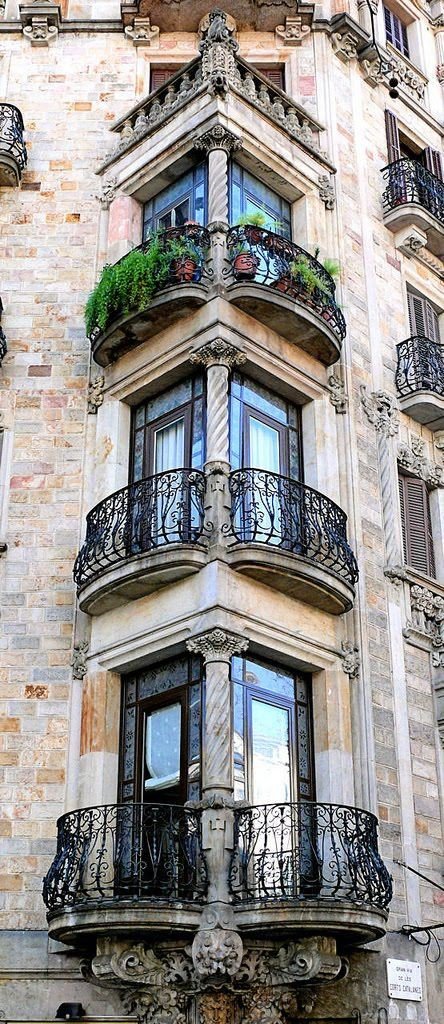 Городские балконы, которые притягивают взгляд (26 фото)