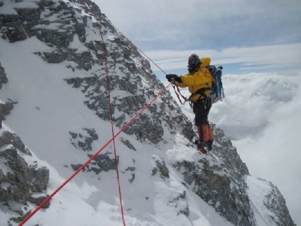 На Эвересте будут испытывать препарат для «второго дыхания»