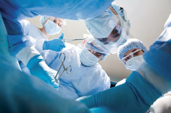 В Уральске врачи-офтальмологи провели уникальные операции