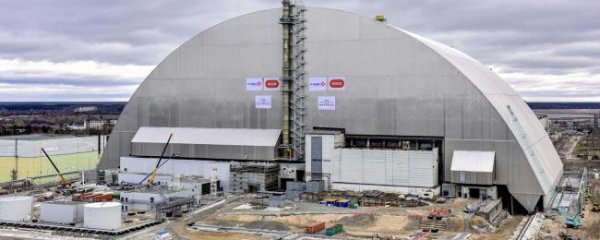 Над Чернобыльским реактором появился новый саркофаг