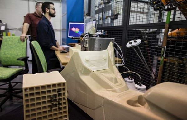Ford тестирует производство деталей автомобилей на 3D принтере