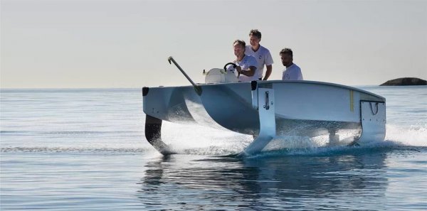 Стартап из Франции SeaBubbles продемонстрировал прототип речного такси