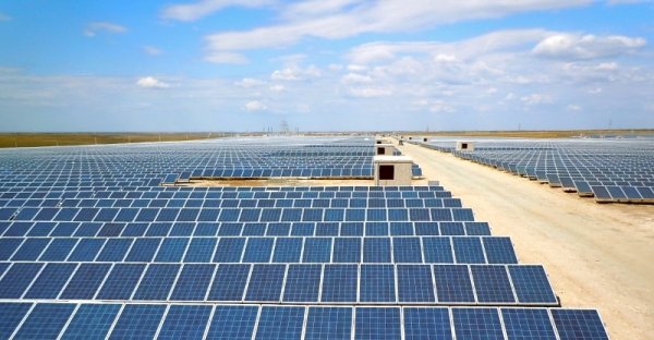 В Китае начала работать самая крупная на всём земном шаре солнечная электростанция