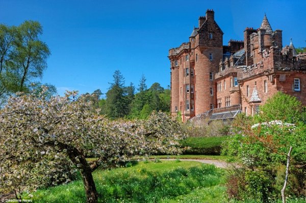 В Шотландии продают замок с сокровищами