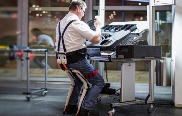 В Швейцарии создали стул-экзоскелет для стоячей работы