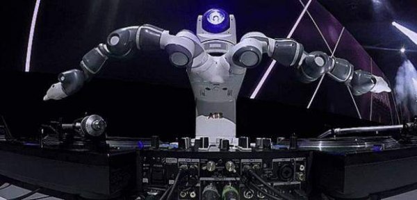 В клубе в Праге появился робот-диджей