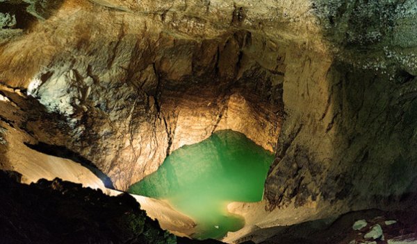 Новоафонская пещера – обязательное место для посещения в Абхазии