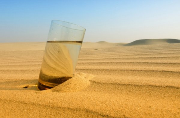 Учёные научились добывать воду из воздуха в пустыне