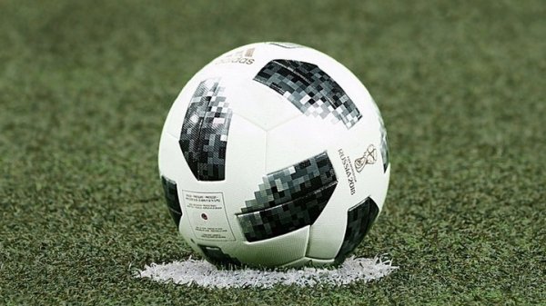 В Барнауле продают мяч с автографами бразильских футболистов