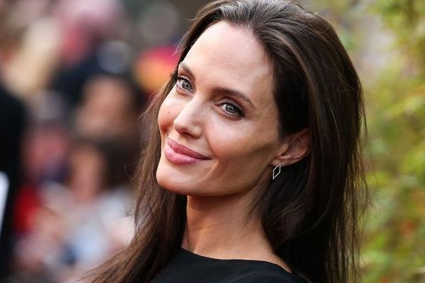 Анджелина Джоли начнет жизнь с чистого листа