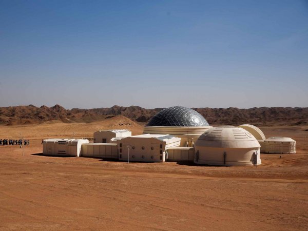 В пустыне Китая создали марсианскую базу для подростков