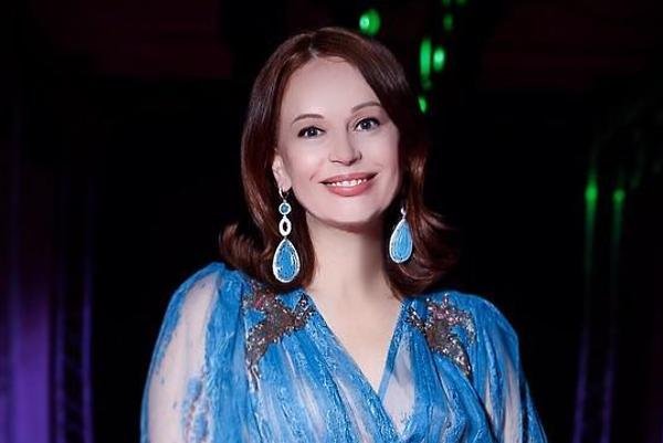 Ирина Безрукова изменила прическу из-за проблем с волосами