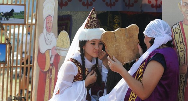 Каким должен быть казахский национальный костюм?